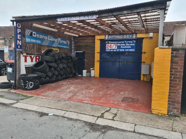 Deans Lane Tyres