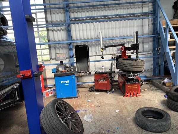 Moreton Hand Car Wash & Tyre Service