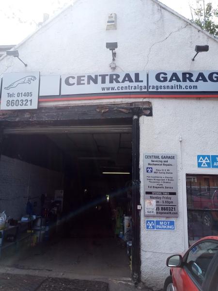 Central Garage (Snaith)