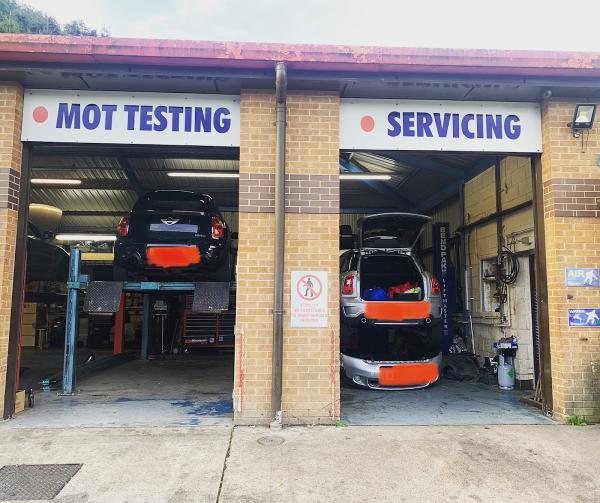 R & J Mot and Repairs LTD