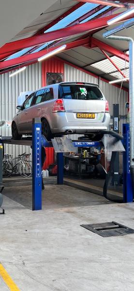 Drive in Mot Centre