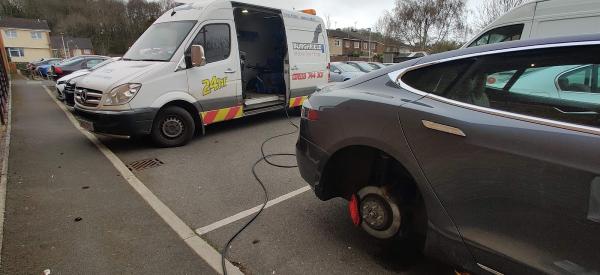 Burghfield Bridge Mobile Tyres