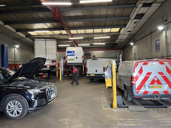 Safari Cars MOT Test Centre Mitcham CR4