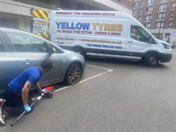 Yellow 24HR Mobile Tyre Fitting Service Greater London