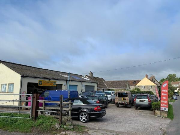 Moorlinch Garage