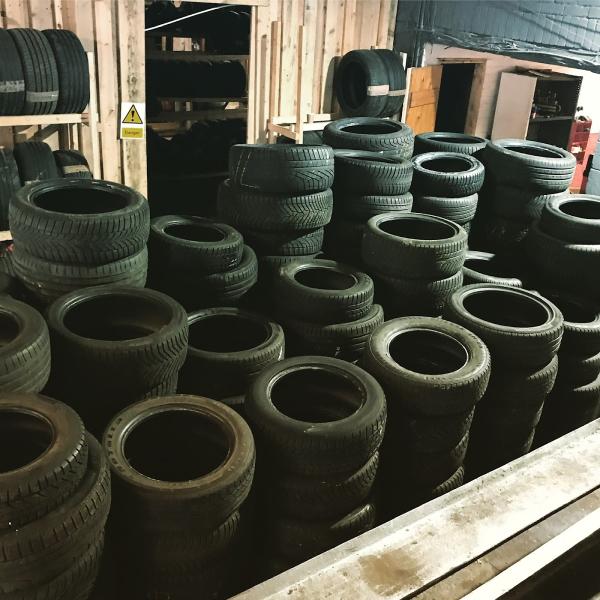 Tyresandtreadwinsford.co.uk