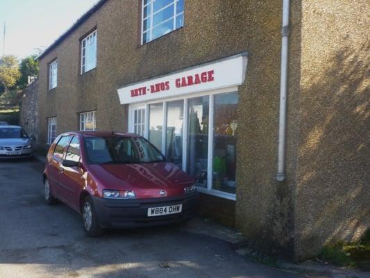 Bryn-Rhos Garage