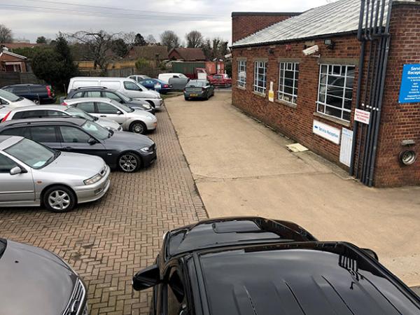 Holmer Green Garage