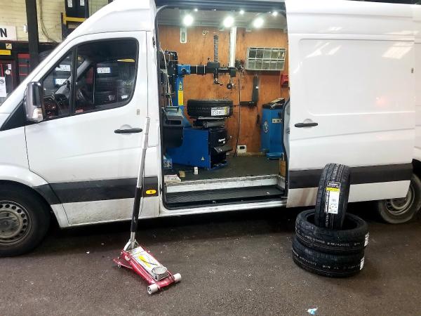 24/7 Emergency Mobile Tyres