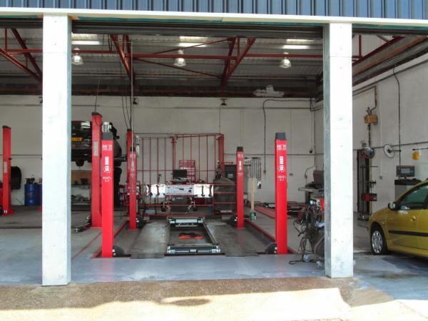 Premier Mot Service Centre (Tipton)