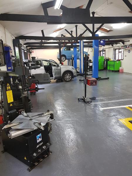 E & D Motors Handforth MOT Centre