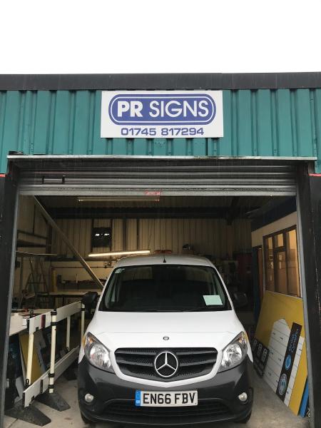 P R Signs & Graphics