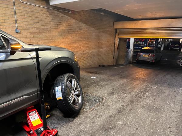 Yellow Mobile Tyre Fitting London 24HR Emergency Service