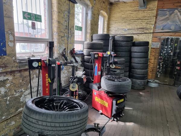 Xpress Tyres Ltd and 24/7 Mobile Tyres Fitting Manchester