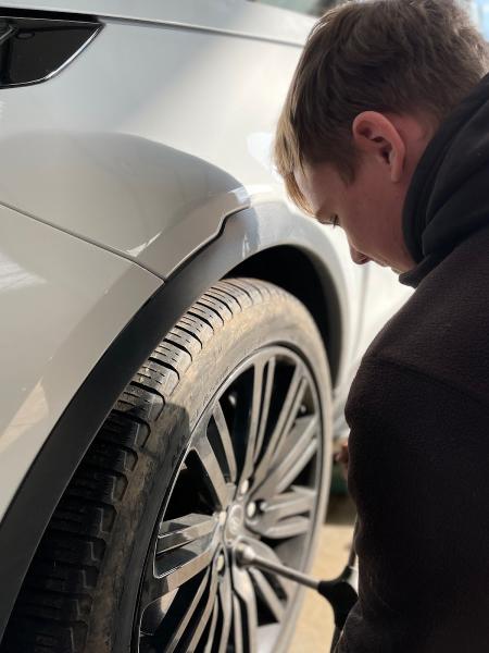 First Stop C & R Tyres