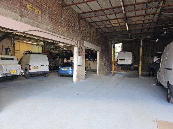 Uxbridge Mot & Service Centre
