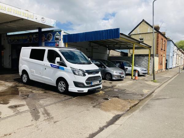 Wave Hand Car Wash