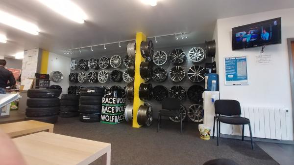 Foxhunters Tyres & Alloys