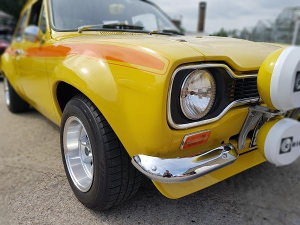 Gavin Pink At the Paint Shop