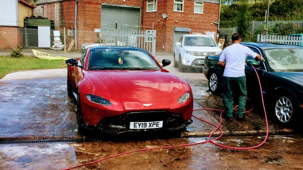 Hand CAR Wash &wax